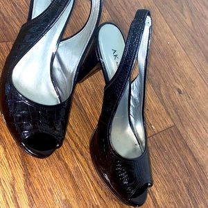 Black heels size 7